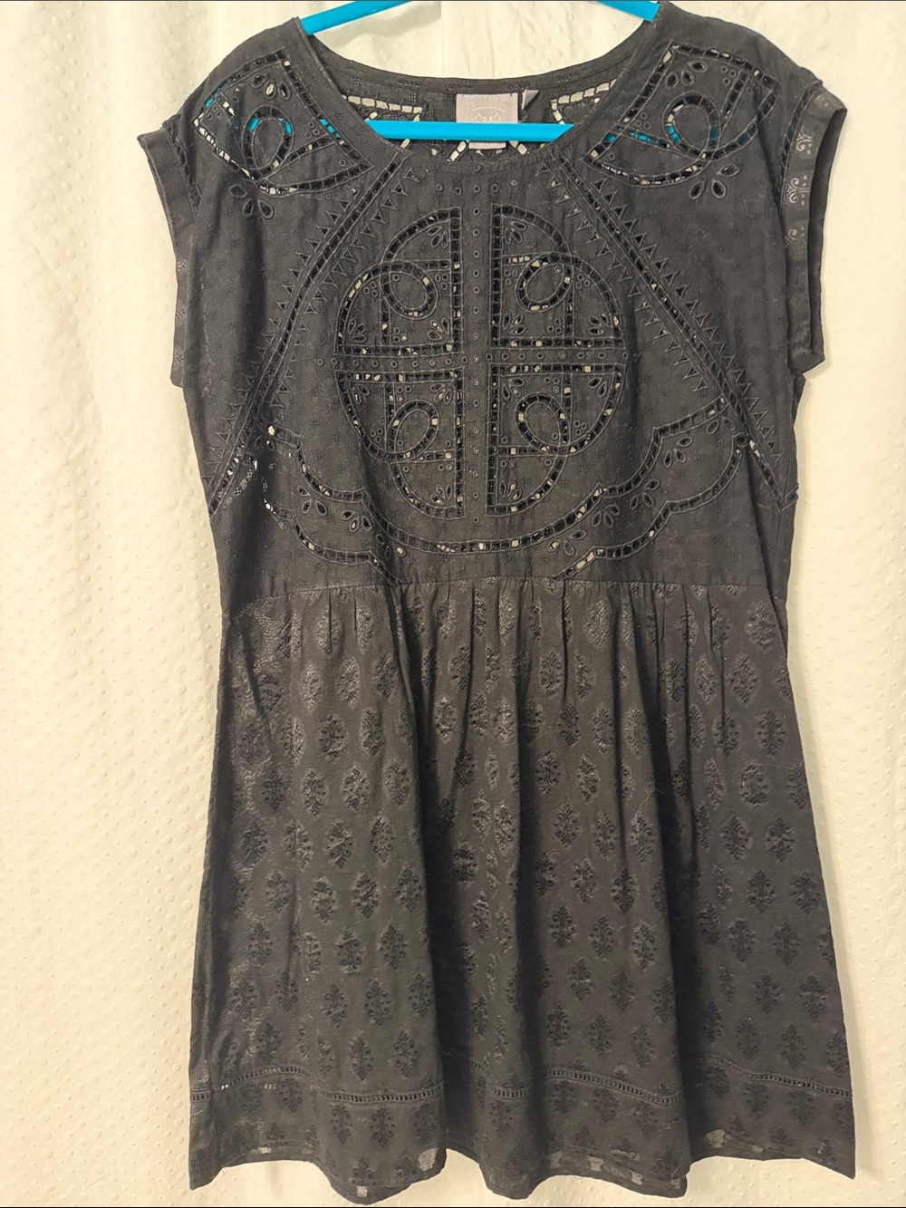 Vanessa Virginia Women's Embroidered Cap-Sleeve Tunic Top - Black